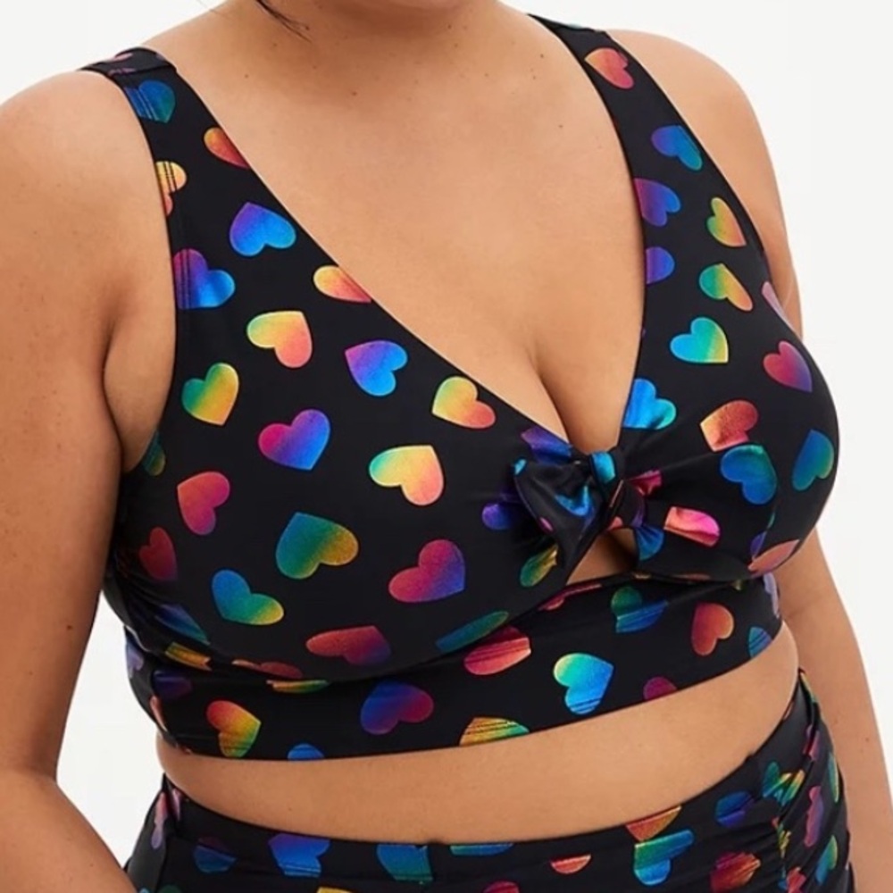Torrid 2021 Multicolored Rainbow Hearts Front Scoop Black Bikini Top Size 1